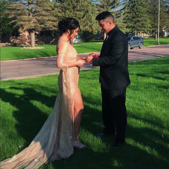 size: S - Picture 1 of 3